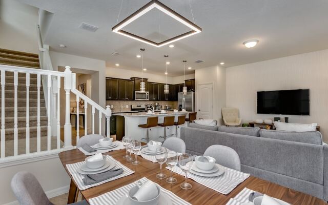 5brm Tiki Bar on Site & Restaurant