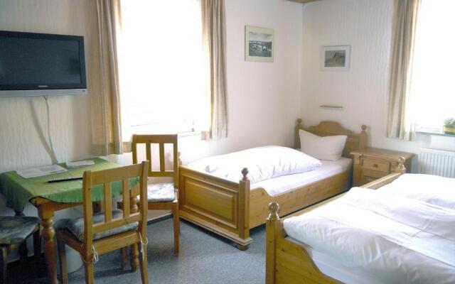 Hotel-Gasthof-Destille-Eisenbahn