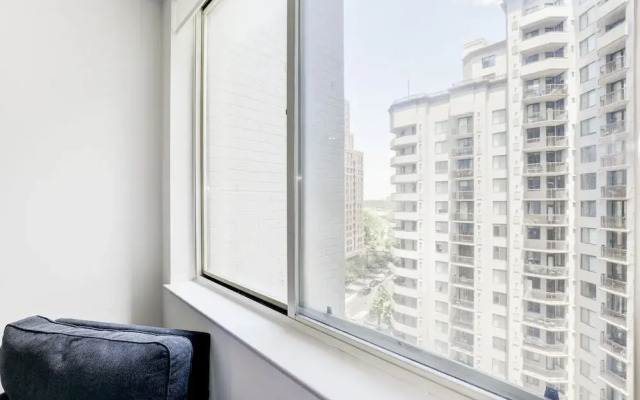 Elegant 2BR Apartment Minutes From DC