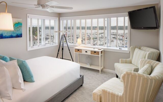 Inn at Harbor Hill Marina