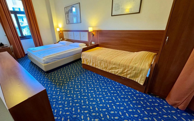 Hotel Benaco