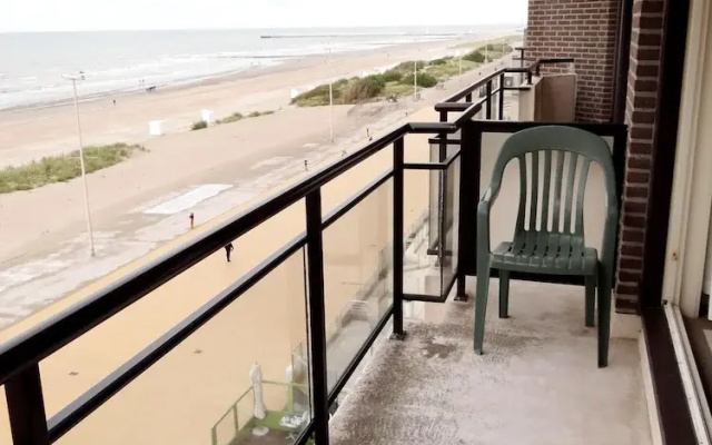 Apartment in Nieuwpoort Near Sandy Beaches