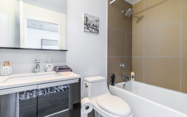 Stunning New 1BR Suite Trendy Queen West
