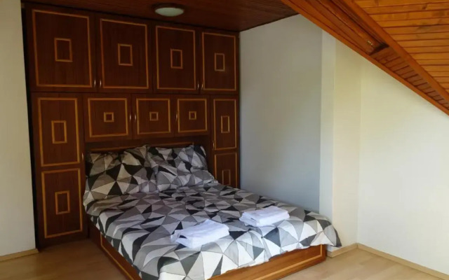 Quiet room in Budapest near airport with free parking