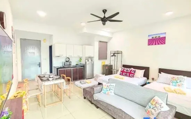 Homely Cybersquare Ensuite with Skyline View #CS5