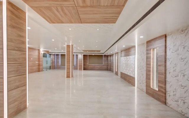 Capital O 30624 Hotel Triton