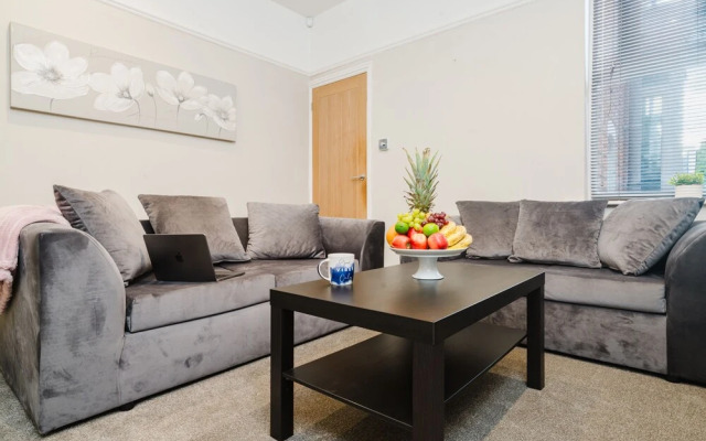 Cosy 4-bed - Sleeps 7, Garden & Pet-friendly