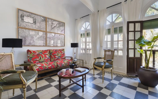 Genteel Home Romanilla