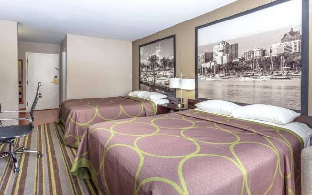 Delavan Inn and Suites