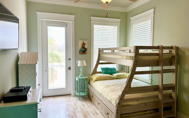 Casa Bella 5 Bedroom Home by RedAwning