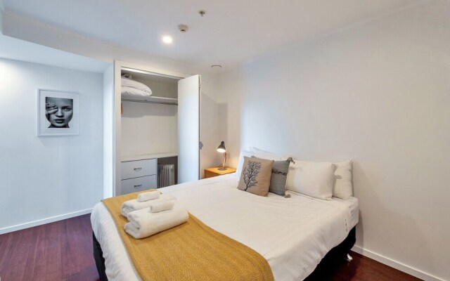 Spacious 2 Bedroom CBD Apt