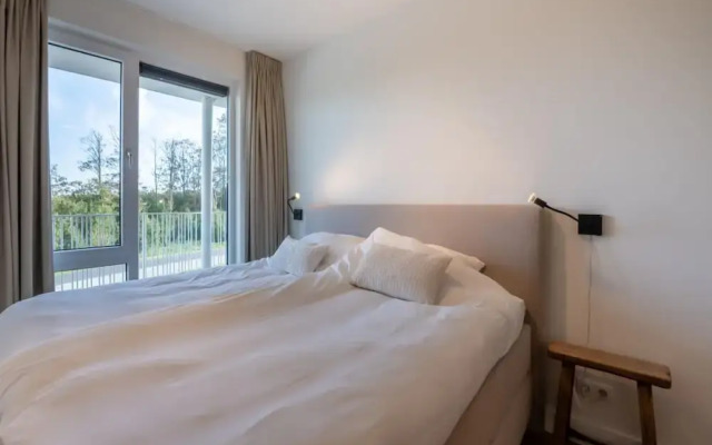 Spacious Waterfront Apartment