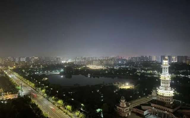 This Shi Hotel (Zhoukou Municipal Government Arts and Science College)