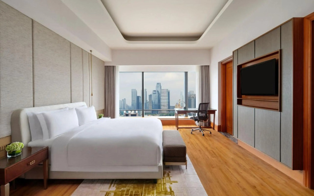 The Ritz-Carlton Jakarta, Mega Kuningan