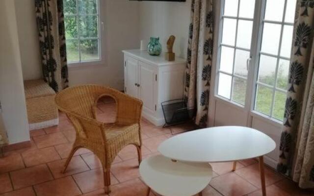 Maison au milieu des pins entre golf et océan