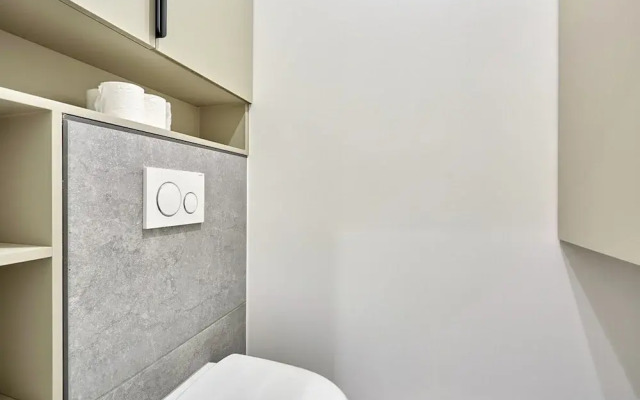 Superb Parisian Apartment / Pere Lachaise