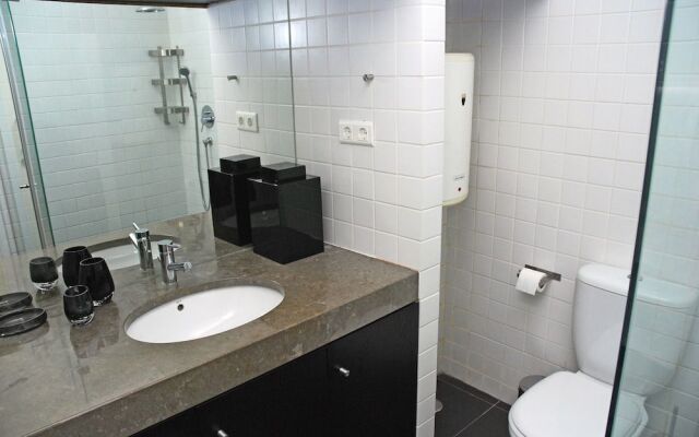 Castelo Apartments by linc