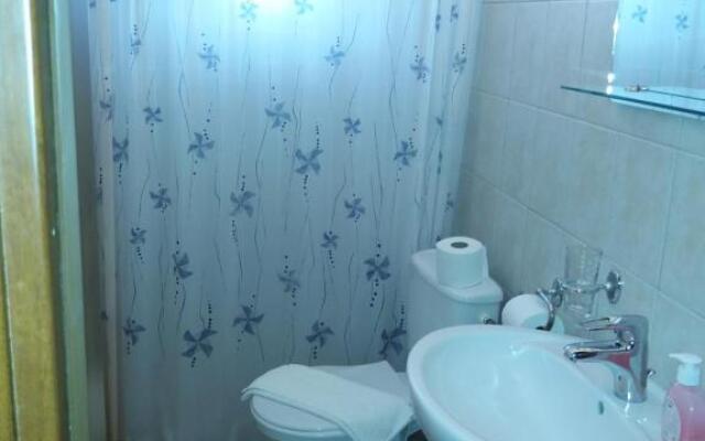 Kynthia Guesthouse