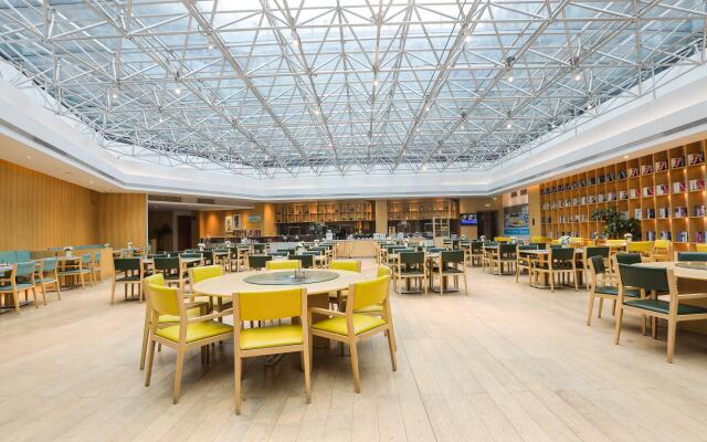 Holiday Inn Express Shanghai Songjiang Fangta by IHG