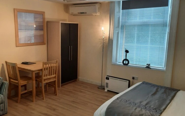 Self Contained Studio Flat in Winterton Hall