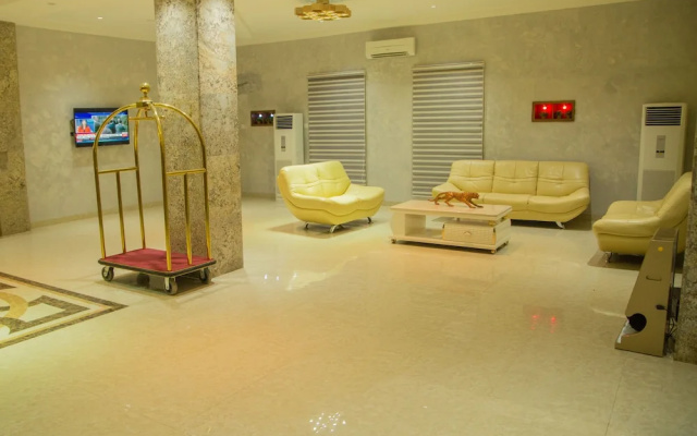 Maxbe Continental Hotel