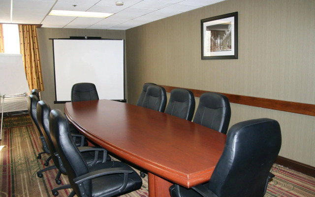 Holiday Inn Express Newark Airport Elizabeth by IHG