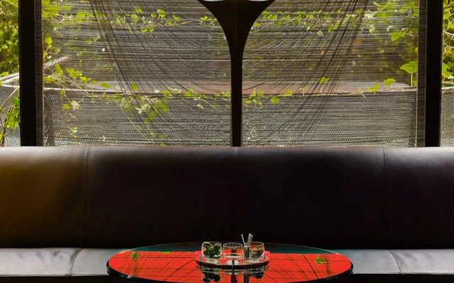 Plaza Athenee Hotel