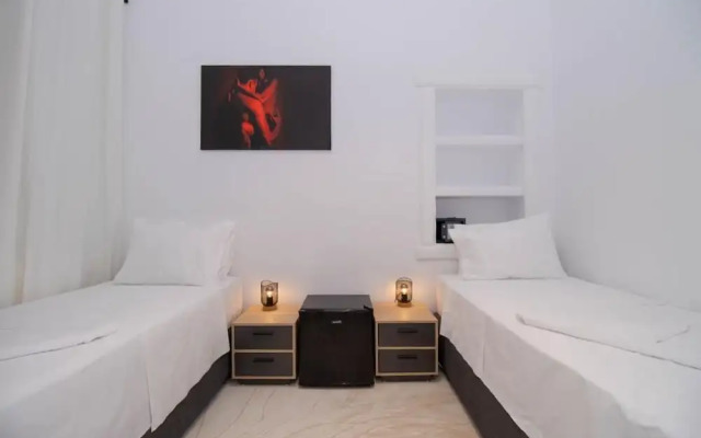 CAPRI Downtown Rooms