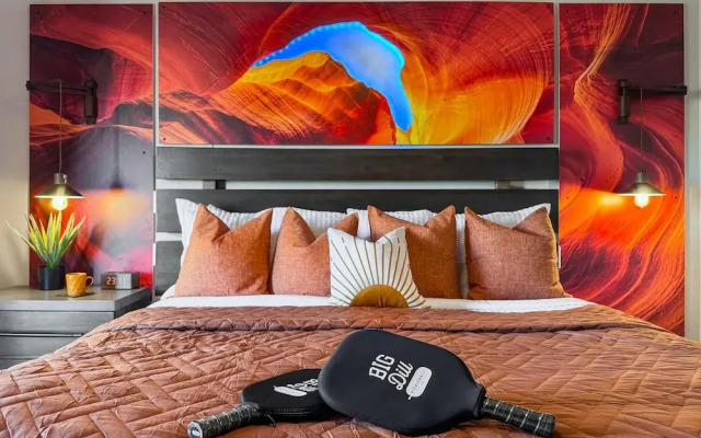 Stargazer Luxury Condo, Rooftop Views, Private Hot Tub
