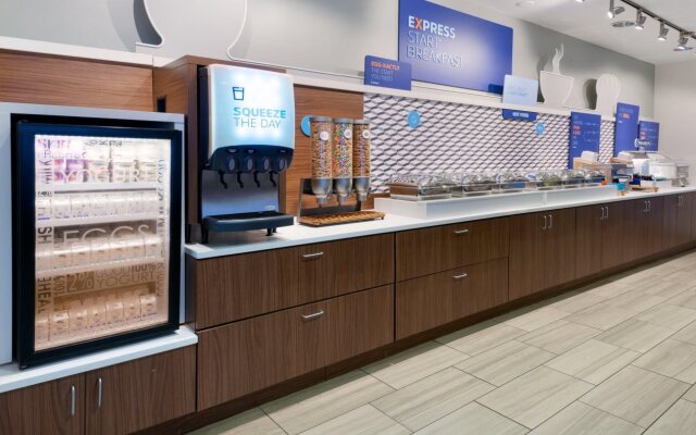 Holiday Inn Express & Suites Nearest Universal Orlando by IHG