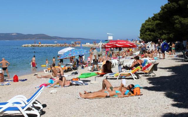 Apartments by the sea Makarska - 13222