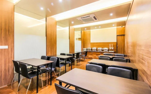 Fabhotel Prime Phoenix International
