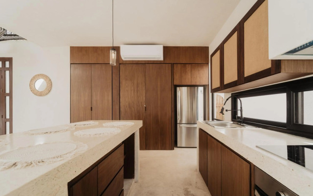 Villa Torana 4br/8pp Private Pool Rooftop Security