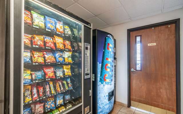 Motel 6 Naperville, IL