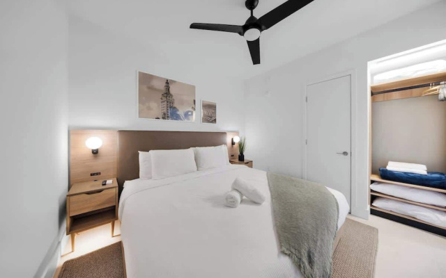 Upscale 1BD Condo in Miami- City Views