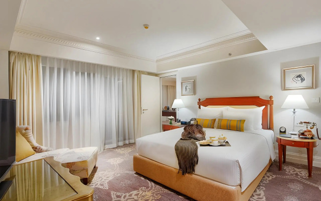 Apricot Hotel