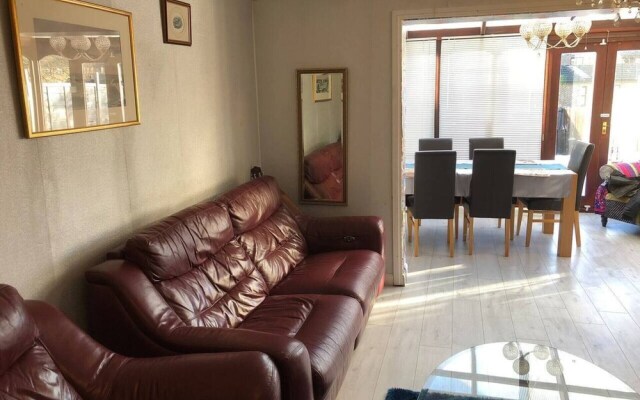 Immaculate 3-bed House in Farnham Royal Slough