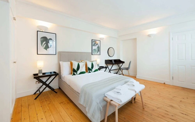 Bright and Airy 3 Bedroom Near Trafalgar Square