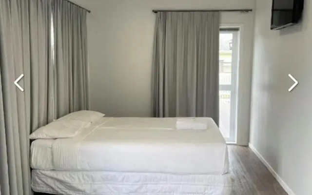 Dash motel