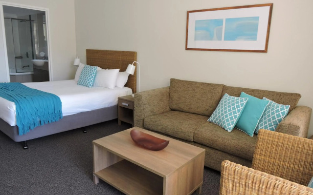 BASE Holidays - Ettalong Beach Premium Apartments