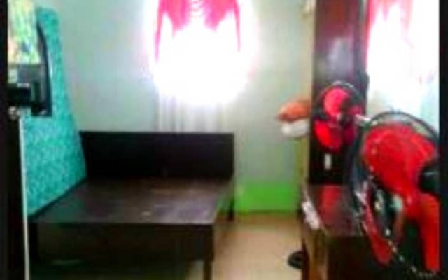 Buena Lynne's Resort Annex