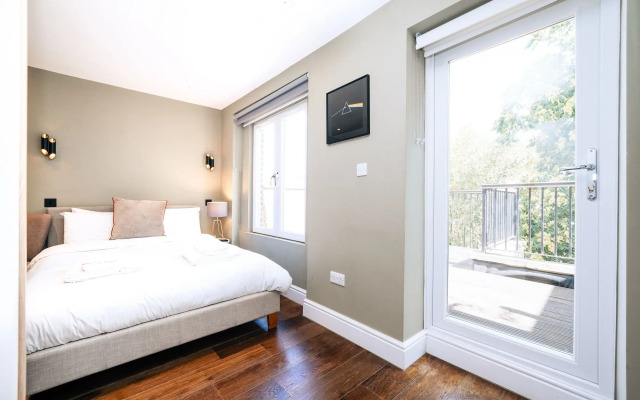 The Knaresborough by Aura Collection