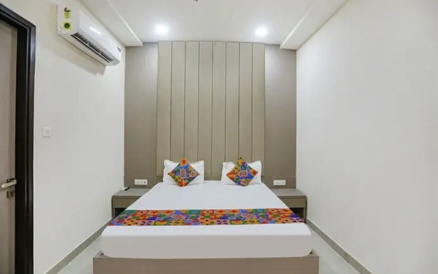Fabhotel The Grand Suites
