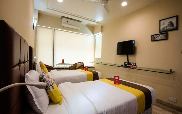 OYO 9721 Hotel SR Rooms