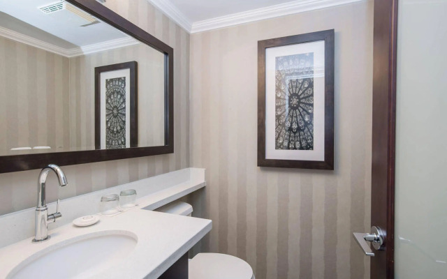 La Grande Residence at the Sutton Place Hotel