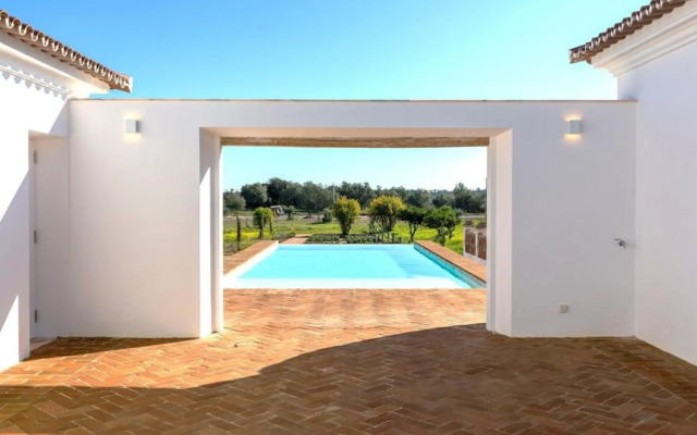 Cenoura-Brava Villas & Suites.
