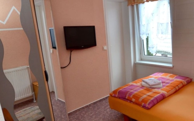 Gaststätte & Pension Zur Krone