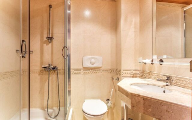 Golden Pearl Hotel
