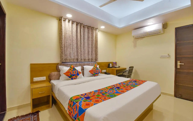 FabHotel Pink City