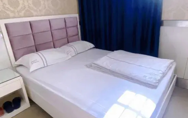 Huoqiu Longwang Palace Business Hotel